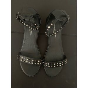 Charming Charlie Size 7 Sandal